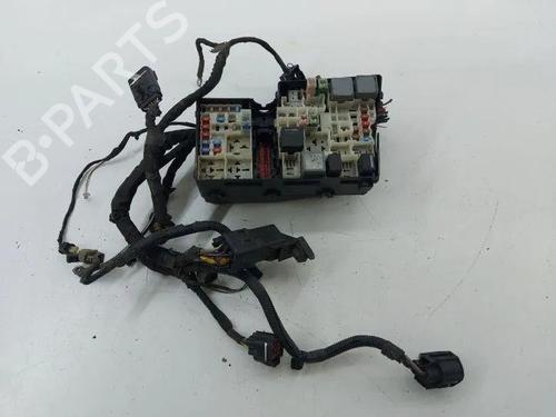 Used Fuse box Fuse box 28842904 28842904