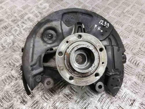 Fusée avant gauche OPEL ASTRA L (OV5) 1.2 (FPHNSL, FPHNSR) (131 hp) 28880985