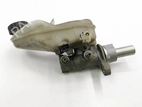 Used Brake master cylinder TOYOTA AURIS (_E18_) 1.4 D-4D (NDE180_, NDE180R) (90 hp) 28903336