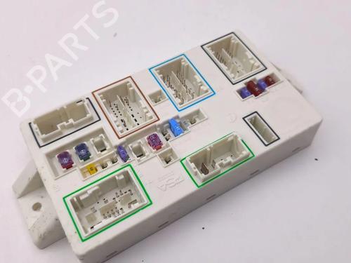 Used Fuse box Fuse box 33271222 33271222