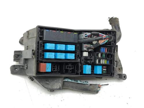 Used Fuse box Fuse box 32666043 32666043