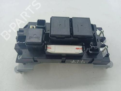 Used Fuse box Fuse box 28856901 28856901