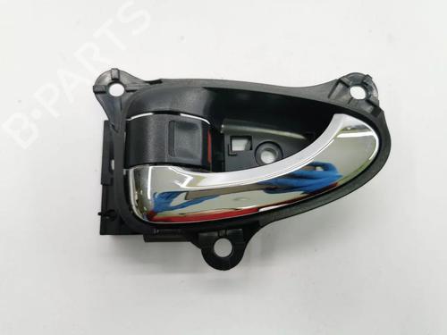Used Front left interior door handle Front left interior door handle 33913679 33913679