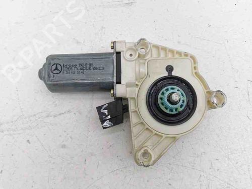 Rudehejsemotor forskærm venstre MERCEDES-BENZ B-CLASS Sports Tourer (W245) B 180 CDI (245.207) (109 hp) 28900132