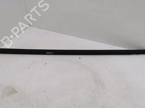 Used Door moulding trim NISSAN JUKE (F16_) 1.6 Hybrid (143 hp) 28864909