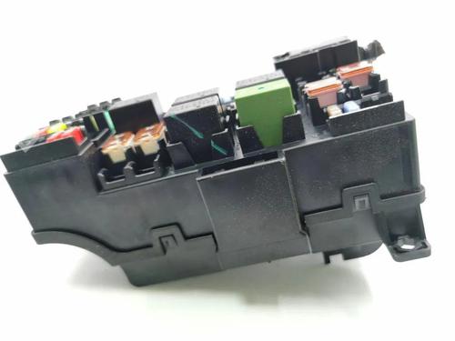 Fuse box CHEVROLET TRAX 1.7 TD AWD | BP28877550E1 - Image 3
