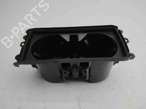 Koppholder/Gjenstandsholder AUDI Q3 (F3B) 35 TFSI (150 hp) 28861054