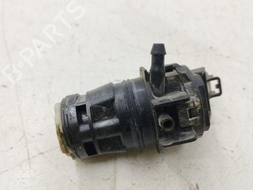 Used Washer pump TOYOTA RAV 4 II (_A2_) 2.0 D 4WD (CLA20_, CLA21_, CLA20R, CLA21R) (116 hp) 28851269