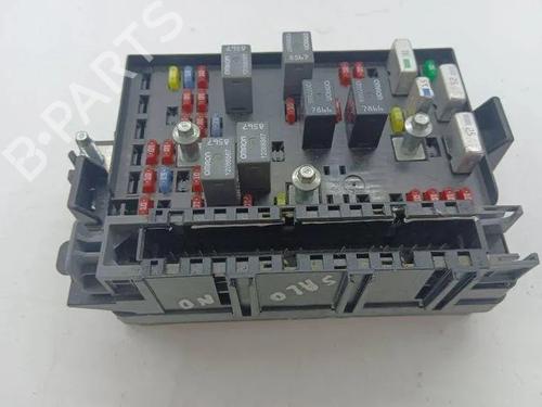 Used Fuse box Fuse box 28858172 28858172