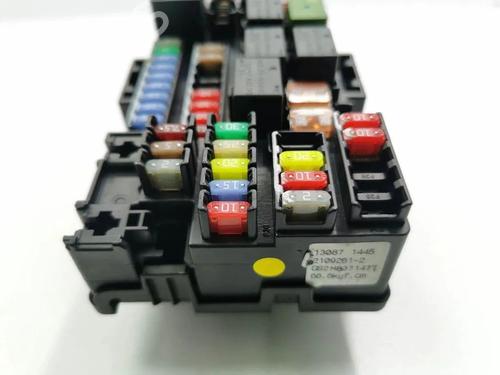 Fuse box CHEVROLET TRAX 1.7 TD AWD | BP28877550E1 - Image 4