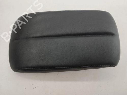 Used Armrest / Center console Armrest / Center console 28897301 28897301