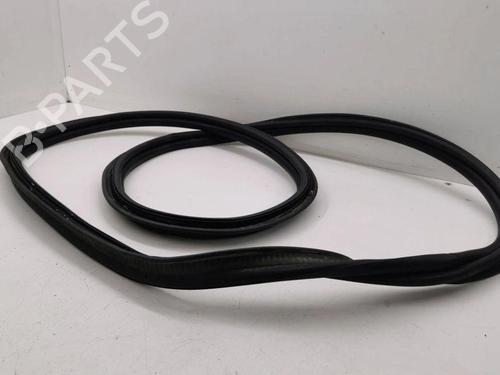 Used Rubber door seal RENAULT CLIO V (B7_) 1.3 TCe 130 (B7MF) (131 hp) 28897048