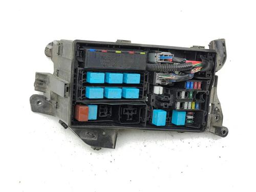 Used Fuse box Fuse box 32674065 32674065