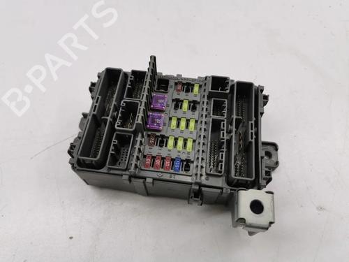 Used Fuse box Fuse box 33253916 33253916