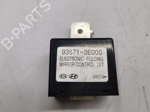 Used Electronic module KIA SORENTO I (JC) 2.5 CRDi (163 hp) 28852463