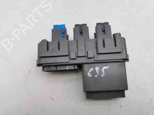 Fuse box HONDA CR-V II (RD_) 2.2 CTDi (RD9) | BP28854982E1