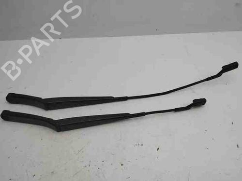 Used Front windshield wiper arm VW GOLF VIII (CD1, DA1) 1.5 TSI (150 hp) 28859205