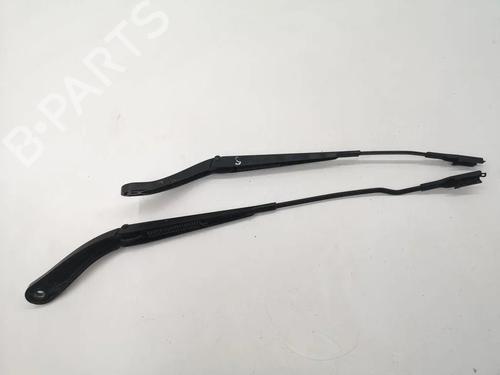 Used Front windshield wiper arm Front windshield wiper arm 33879431 33879431