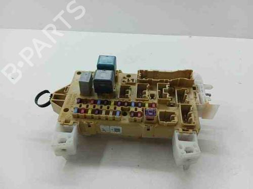 Used Fuse box TOYOTA COROLLA Verso (_E12_) 2.0 D-4D (CDE120_, CDE120R) (90 hp) 28844908