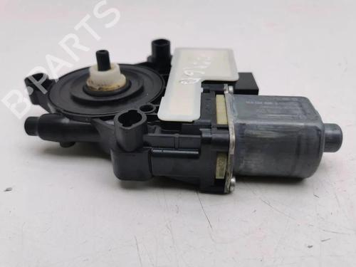 Used Right rear window motor Right rear window motor 28899596 28899596