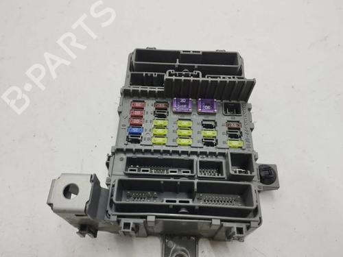 Used Fuse box Fuse box 33226994 33226994