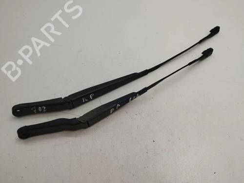 Used Front windshield wiper arm Front windshield wiper arm 33925179 33925179