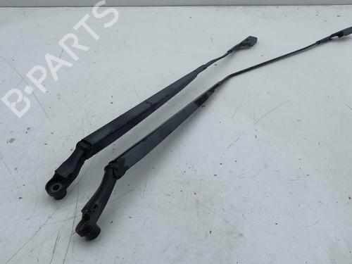 Used Front windshield wiper arm Front windshield wiper arm 33897700 33897700