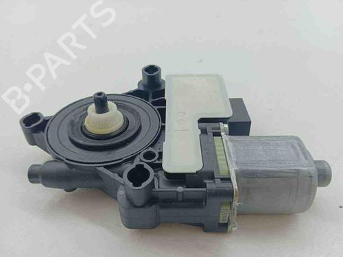 Rudehejsemotor bagstkærm højre SEAT ARONA (KJ7, KJP) 1.0 TSI (116 hp) 28896481