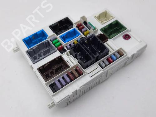 Used Fuse box Fuse box 33271223 33271223