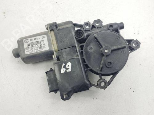 Used Left front window motor HYUNDAI i30 Estate (FD) 1.6 CRDi (116 hp) 28885038