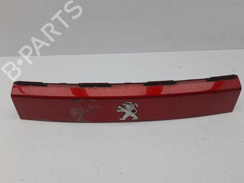 Pynteleist til bakluke PEUGEOT 2008 II (UD_, US_, UY_, UJ_, UR_, UC_) 1.2 PureTech 130 (USHNS, URHNS) (130 hp) 28879407