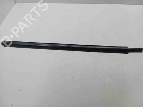 Moldura de la puerta CHRYSLER VOYAGER IV (RG, RS) 2.8 CRD (150 hp) 28895690