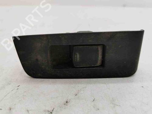 Used Right rear window switch NISSAN X-TRAIL II (T31) 2.0 dCi 4x4 (150 hp) 28890309