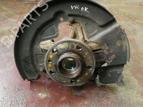 Used Left front steering knuckle VOLVO V70 II (285) D5 (163 hp) 28884908