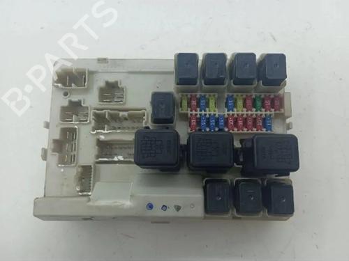 Used Fuse box Fuse box 33228257 33228257
