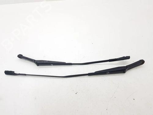Used Front windshield wiper arm Front windshield wiper arm 33924098 33924098