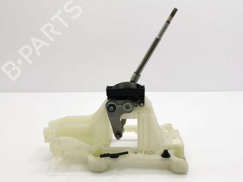 Used Steering wheel controls MITSUBISHI OUTLANDER II (CW_W) 2.2 DI-D (177 hp) 28842212