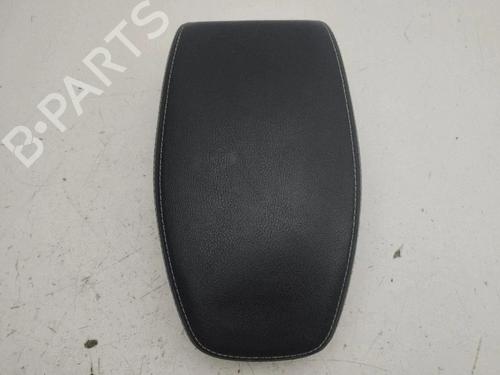 Used Armrest / Center console Armrest / Center console NISSAN JUKE (F16_) 1.6 Hybrid (143 hp) 40209888 40209888