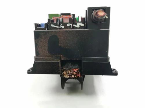 Fuse box CHEVROLET TRAX 1.7 TD AWD | BP28877550E1 - Image 2