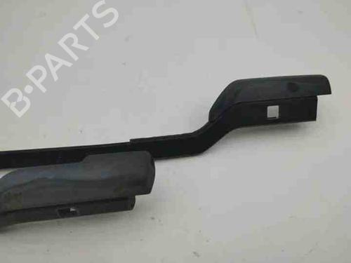 Front windshield wiper arm PEUGEOT 3008 II SUV (MC_, MR_, MJ_, M4_) 1.6 BlueHDi 120 | BP28863331C143