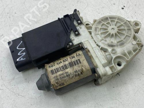 Moteur de lève-vitre avant gauche VW GOLF III (1H1) 1.9 TDI (90 hp) 28903886