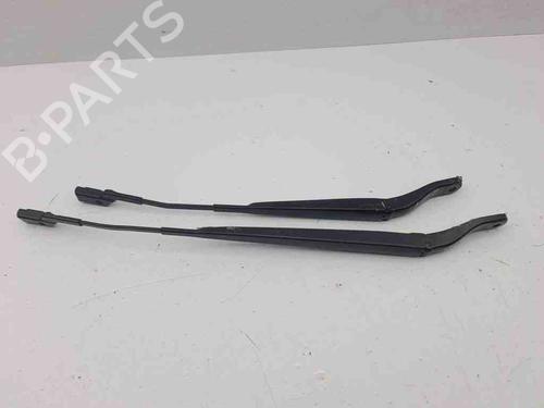 Used Front windshield wiper arm PEUGEOT 2008 II (UD_, US_, UY_, UJ_, UR_, UC_) 1.2 PureTech 130 (USHNS, URHNS) (130 hp) 28879364