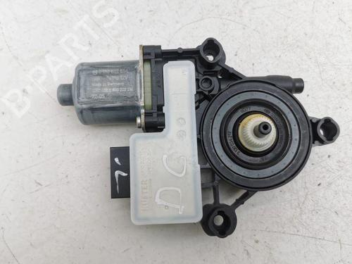 Used Right rear window motor AUDI A1 Sportback (8XA, 8XF) 1.0 TFSI (95 hp) 28901438