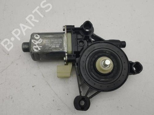 Rudehejsemotor forskærm venstre AUDI Q2 (GAB, GAG) 35 TFSI (150 hp) 28899814