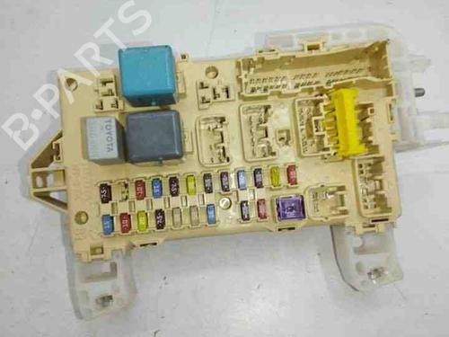 Used Fuse box TOYOTA COROLLA Verso (_E12_) 2.0 D-4D (CDE120_, CDE120R) (90 hp) 28842329