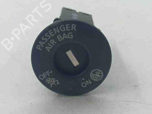 Used Switch NISSAN QASHQAI II (J11, J11_) 1.3 DIG-T (140 hp) 28856786