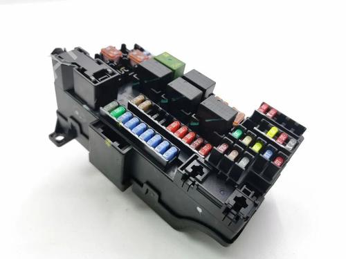 Used Fuse box Fuse box 28877550 28877550