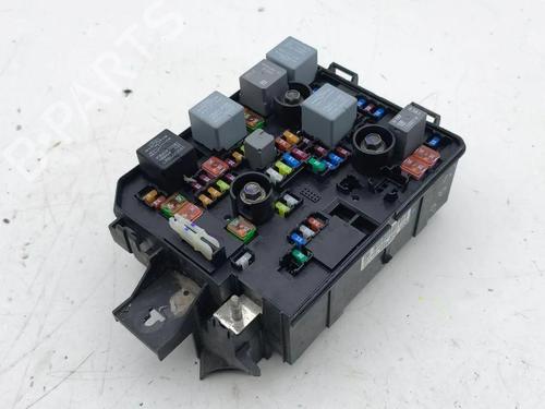 Used Fuse box Fuse box 32677332 32677332