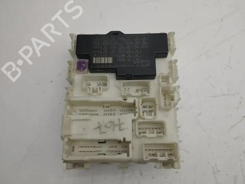 Used Fuse box Fuse box 28860327 28860327