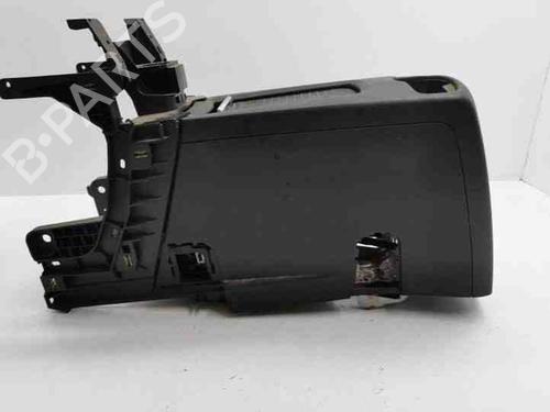 Console centrale PEUGEOT 5008 (0U_, 0E_) 1.6 HDi (112 hp) 28851166